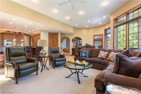 1544 Pilgrims Knob SE Canton OH 44709