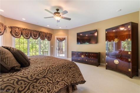 1544 Pilgrims Knob SE Canton OH 44709
