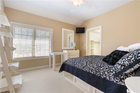 1544 Pilgrims Knob SE Canton OH 44709