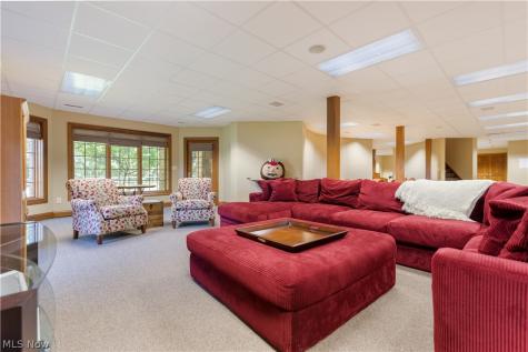 1544 Pilgrims Knob SE Canton OH 44709