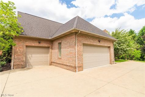 1544 Pilgrims Knob SE Canton OH 44709