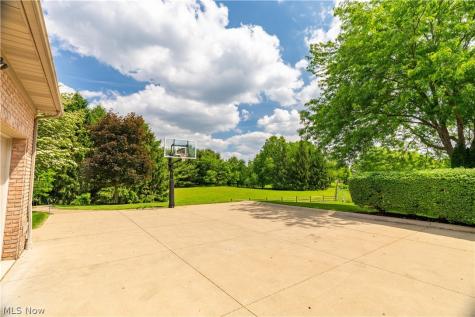 1544 Pilgrims Knob SE Canton OH 44709