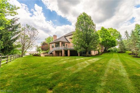 1544 Pilgrims Knob SE Canton OH 44709