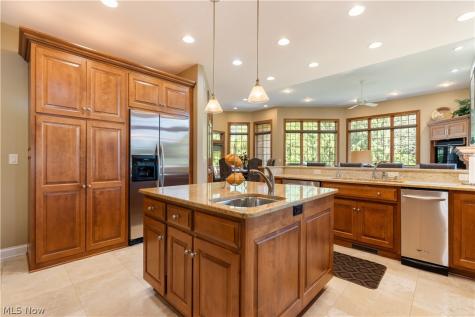 1544 Pilgrims Knob SE Canton OH 44709