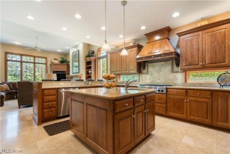 1544 Pilgrims Knob SE Canton OH 44709