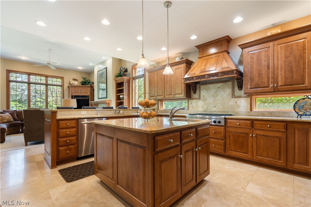1544 Pilgrims Knob SE Canton OH 44709