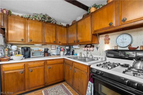 829 Delaware Avenue Elyria OH 44035