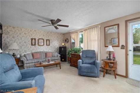 829 Delaware Avenue Elyria OH 44035