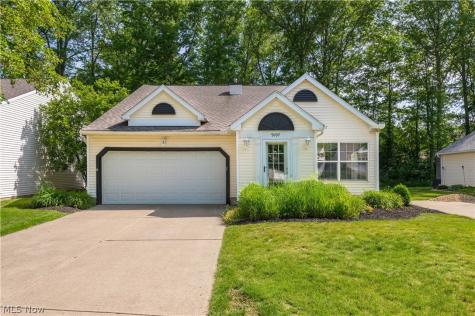 9097 Fern Cove E Olmsted Falls OH 44138