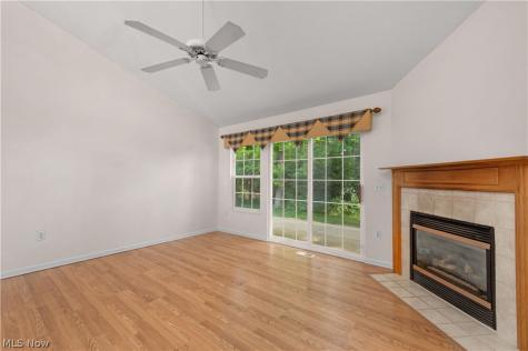 9097 Fern Cove E Olmsted Falls OH 44138
