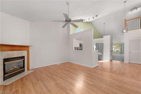 9097 Fern Cove E Olmsted Falls OH 44138