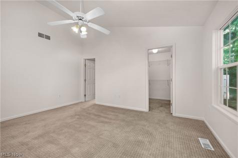 9097 Fern Cove E Olmsted Falls OH 44138