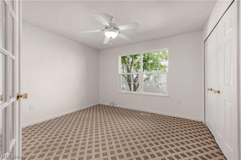 9097 Fern Cove E Olmsted Falls OH 44138