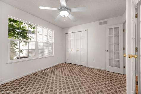 9097 Fern Cove E Olmsted Falls OH 44138