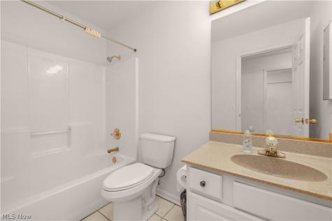 9097 Fern Cove E Olmsted Falls OH 44138