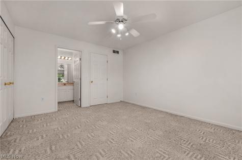 9097 Fern Cove E Olmsted Falls OH 44138