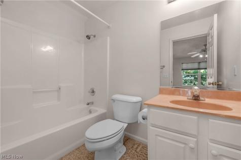 9097 Fern Cove E Olmsted Falls OH 44138