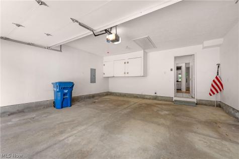 9097 Fern Cove E Olmsted Falls OH 44138