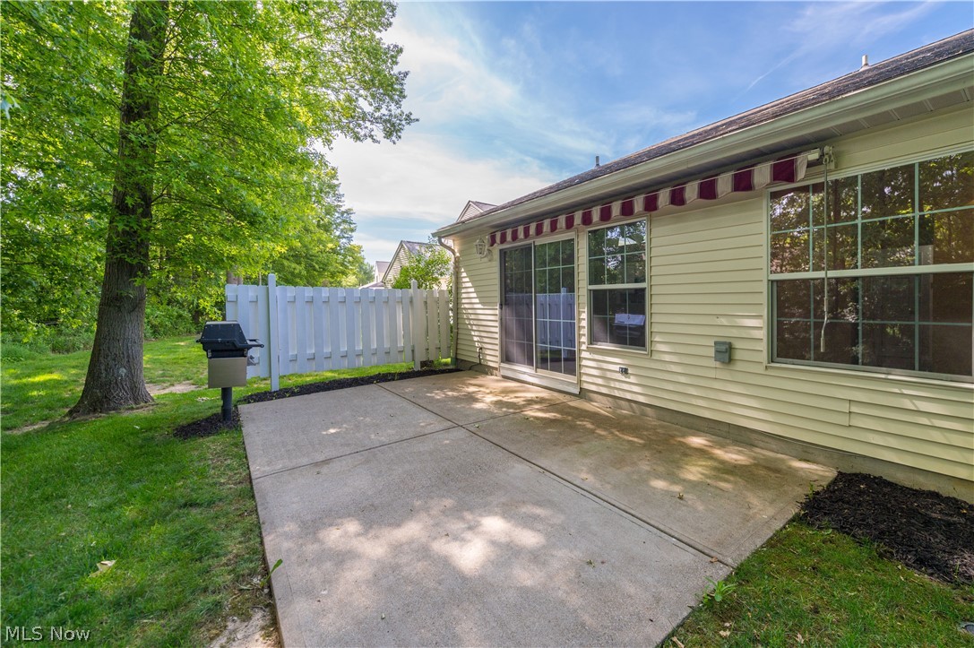 9097 Fern Cove E Olmsted Falls OH 44138