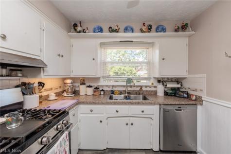 5364 Summit Road Lyndhurst OH 44124