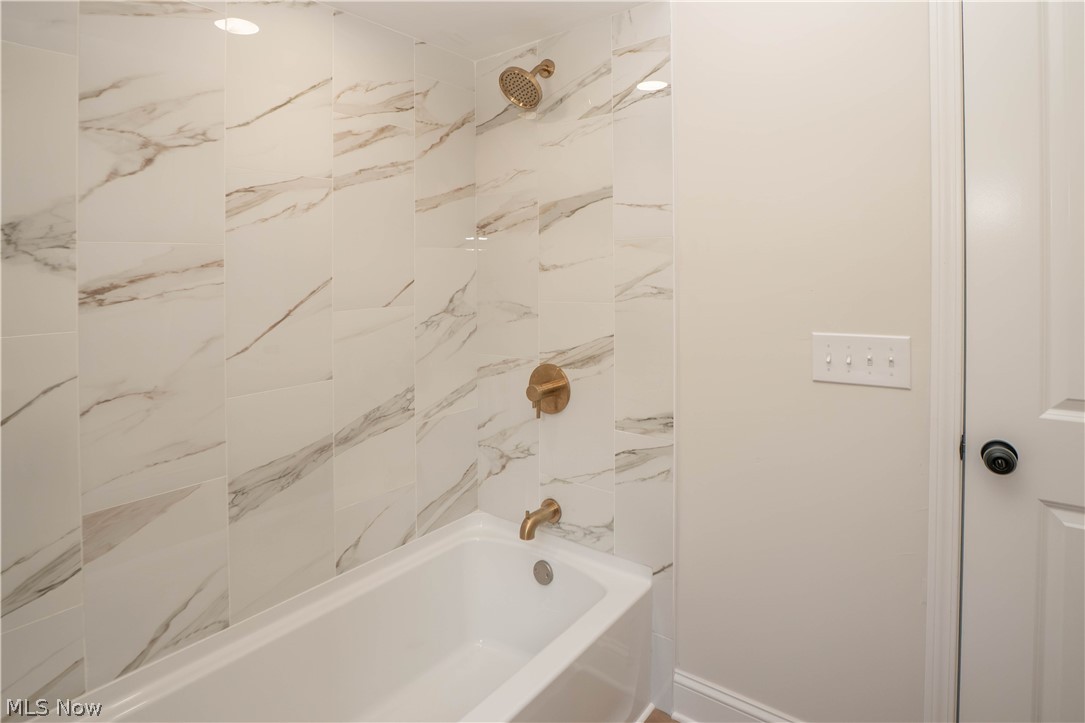 17684 Alexander Road Walton Hills OH 44146