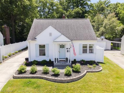 2268 Parkview Drive Cuyahoga Falls OH 44223