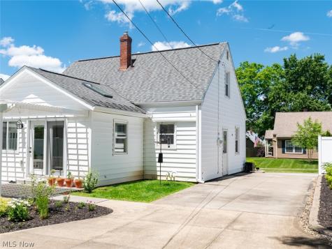 2268 Parkview Drive Cuyahoga Falls OH 44223