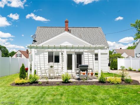 2268 Parkview Drive Cuyahoga Falls OH 44223