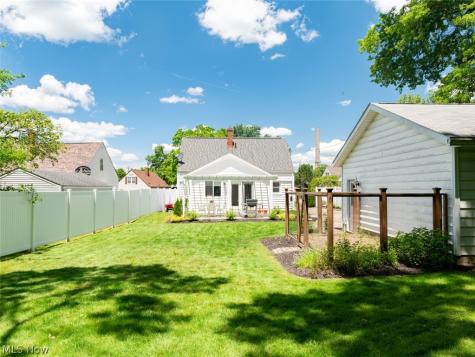 2268 Parkview Drive Cuyahoga Falls OH 44223