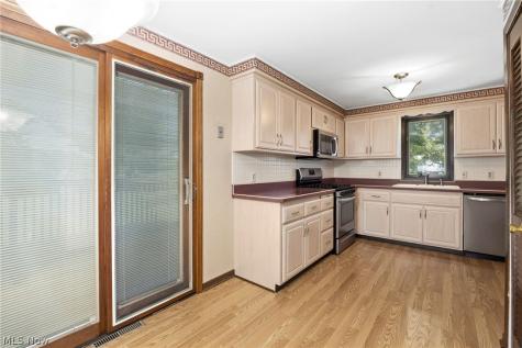 5058 Millwood Drive Broadview Heights OH 44147