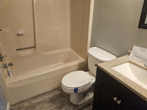 17626 Lois Way Doylestown OH 44230