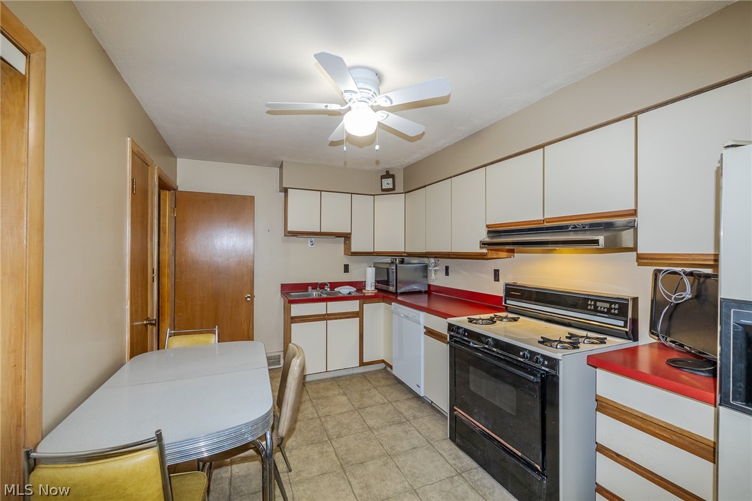 490 Mapleview Drive Seven Hills OH 44131