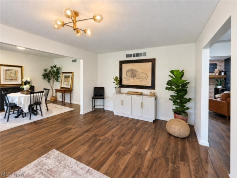 1102 E Garfield Road Aurora OH 44202