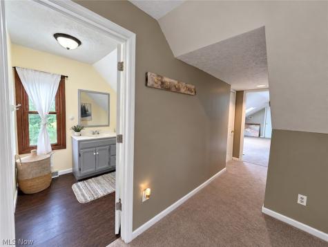1102 E Garfield Road Aurora OH 44202
