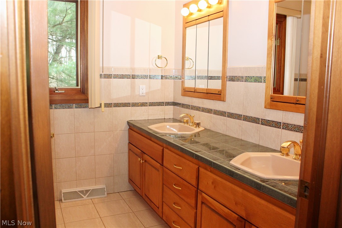 3190 Bunker Hill Road Leetonia OH 44431