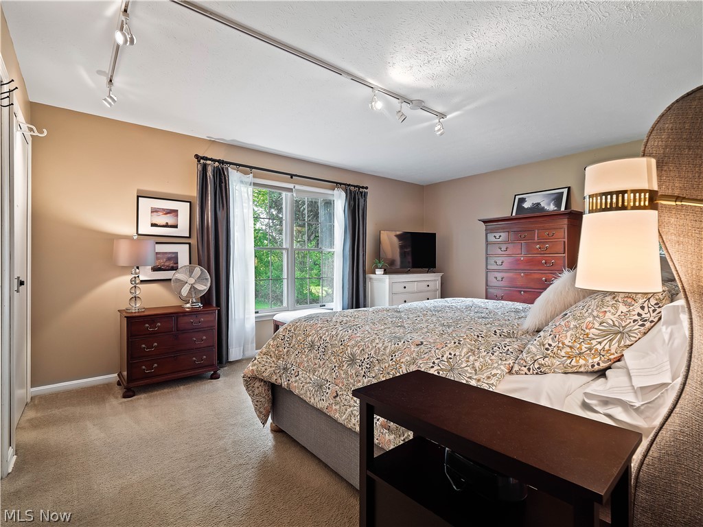 4802 Center Road Avon OH 44011