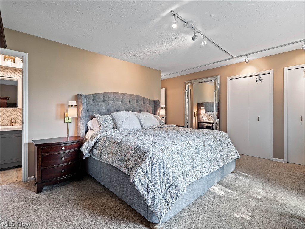 4802 Center Road Avon OH 44011
