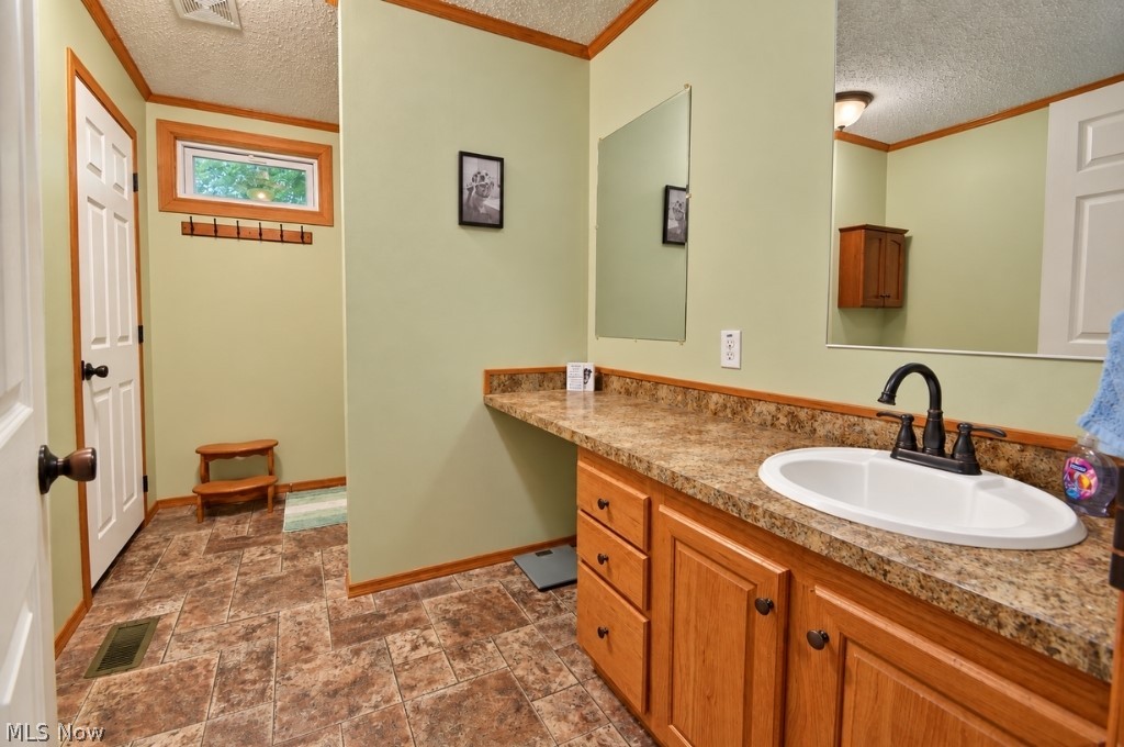 6835 Richmond Road Solon OH 44139