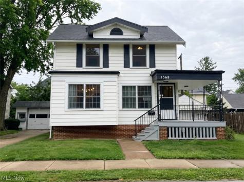 1568 Blossom Park Avenue Lakewood OH 44017