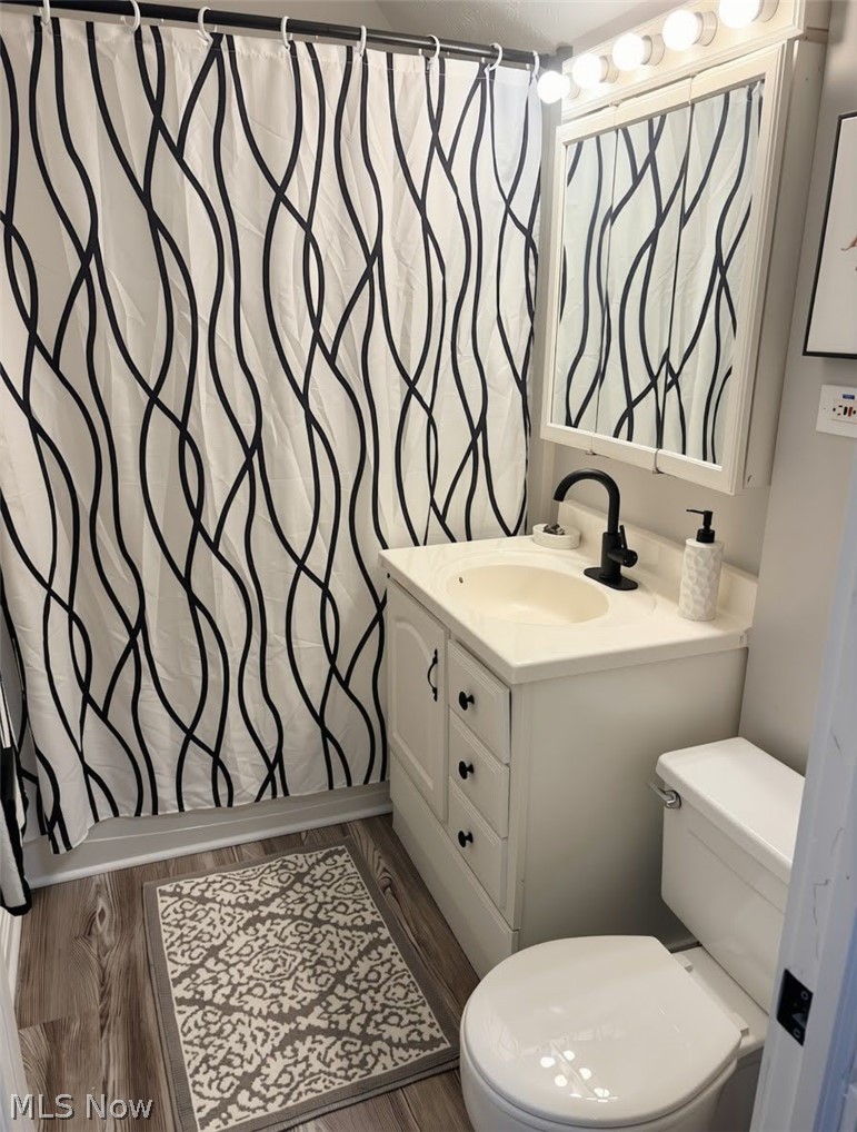 1568 Blossom Park Avenue Lakewood OH 44017