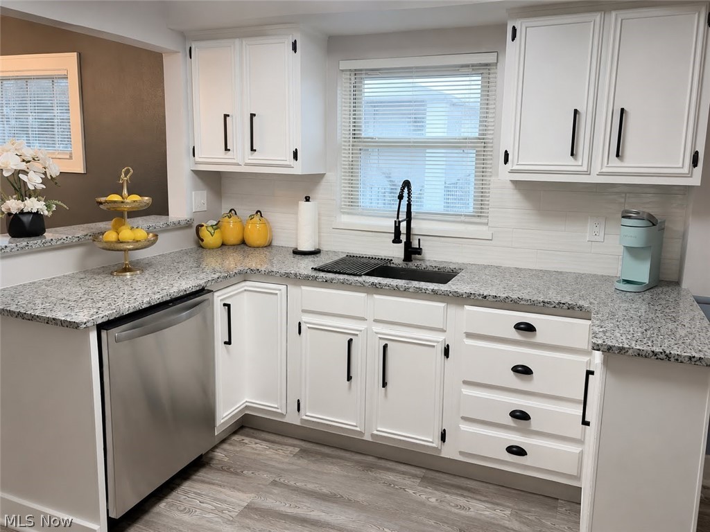 1568 Blossom Park Avenue Lakewood OH 44017