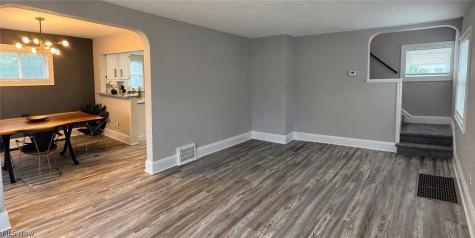 1568 Blossom Park Avenue Lakewood OH 44017