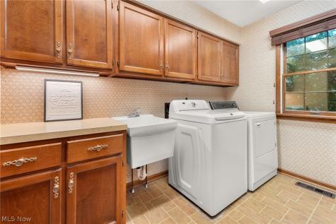 1600 Muirfield Avenue NW Canton OH 44708