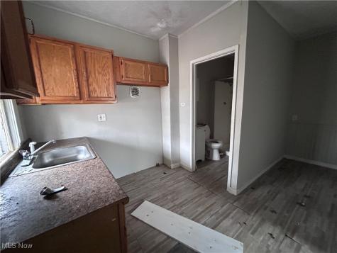 945 E 149th Street Cleveland OH 44110
