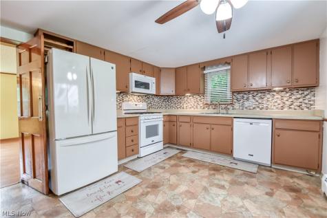339 E Sprague Road Seven Hills OH 44131