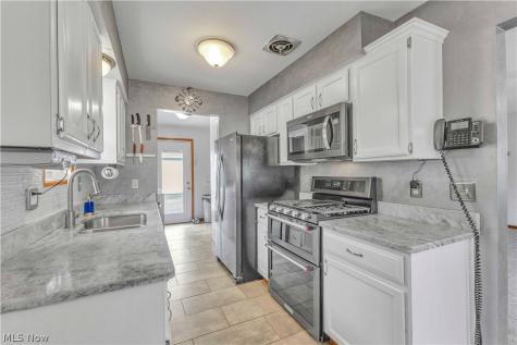 316 Thelma Drive Sheffield Lake OH 44054