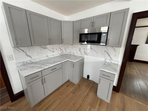 194 E Baird Avenue Barberton OH 44203