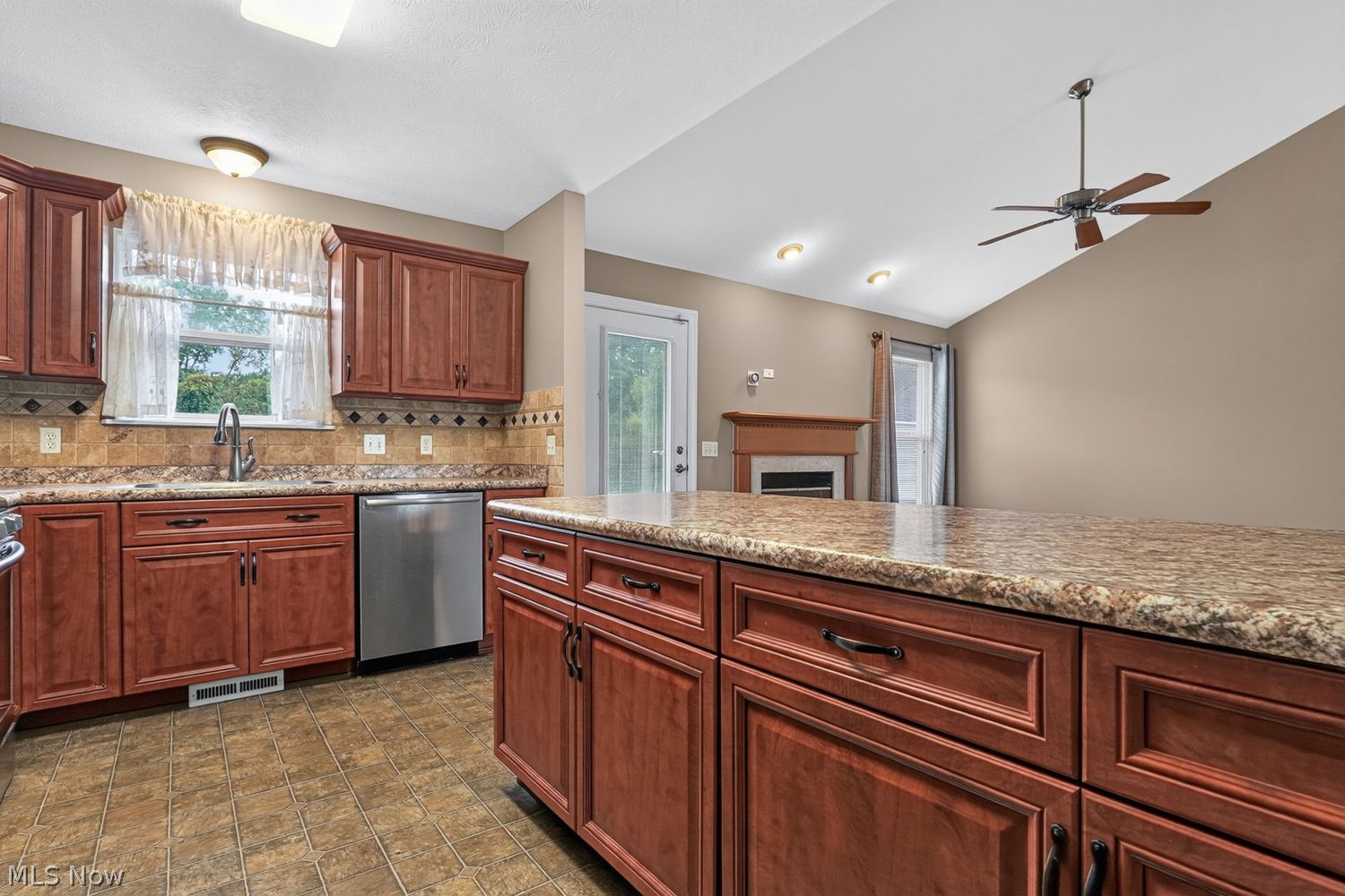 202 Fox Pointe Drive Chardon OH 44024