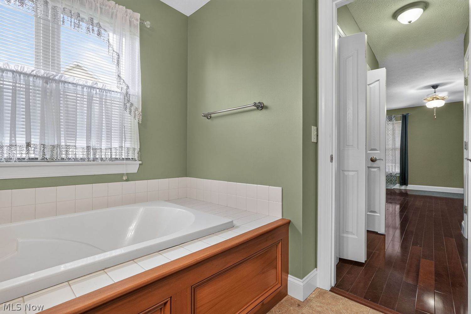 202 Fox Pointe Drive Chardon OH 44024
