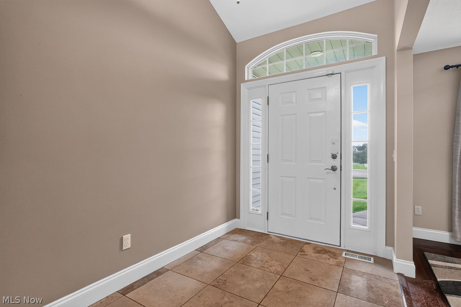 202 Fox Pointe Drive Chardon OH 44024